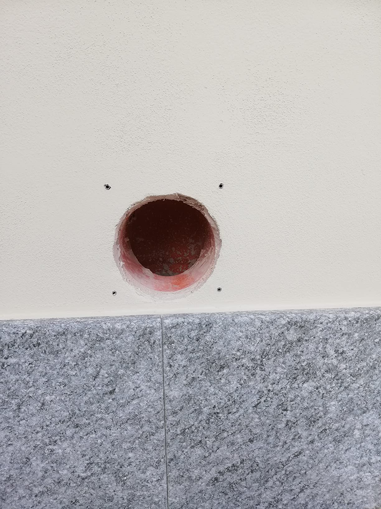 Schließt fast